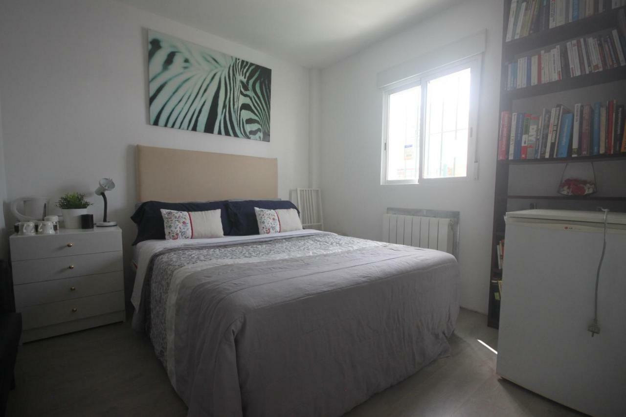 Little Peaceful Retreat Room With Bath, Heating, Terrace, Free Wifi Fridge Easy Parking Marbella Exterior foto